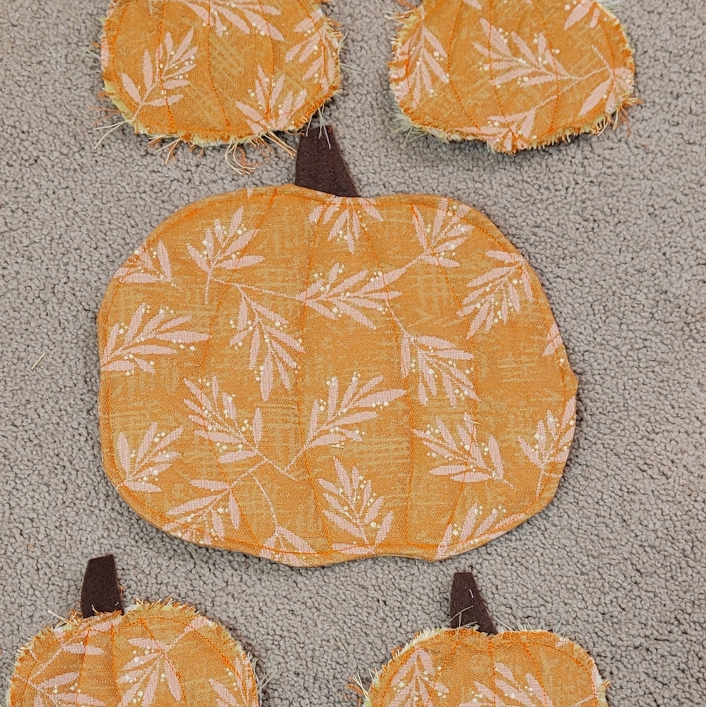 Pumpkin shape trivet and 4 tea coasters